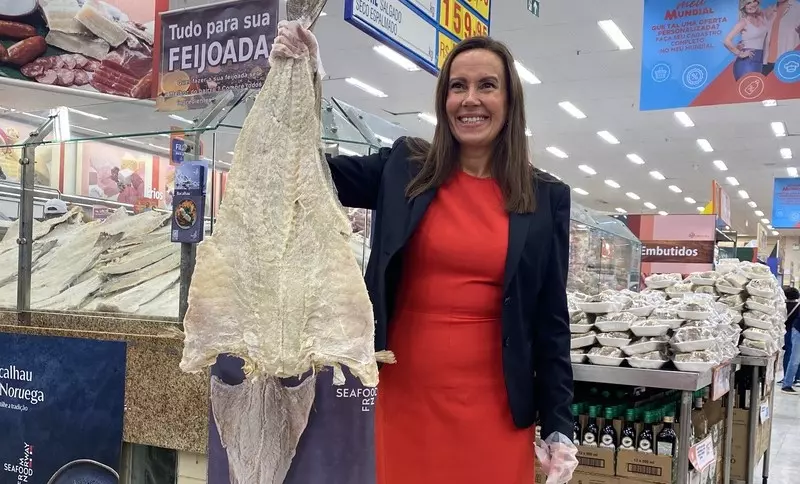 VISITA INSTITUCIONAL ][ Ministra da Noruega confere excelência do bacalhau em rede de mercado